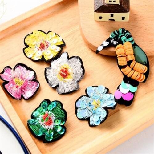 Maxsin 1 Pcs High Quality Hand-beaded Embroidery sequins Color cute flower stickers Hand-sewn Garment hat decoration patch DIY