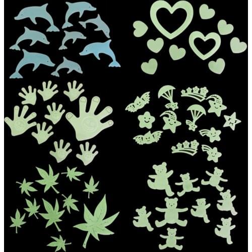 Luminous Wall Stickers Glow In the Dark Leaf Heart Ocean Fish Fluorescent Plastic Toys Star For Kids Bedroom Baby Home Decor