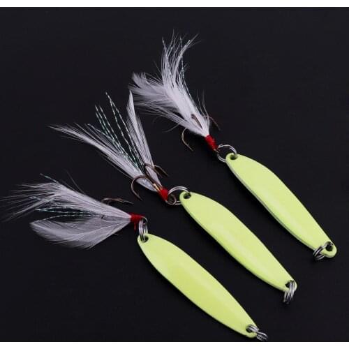 3pcs/lot 7cm 7g Luminous Green Metal Spoon Fishing Lure Long Shot Spinner Bait with Feather Hook