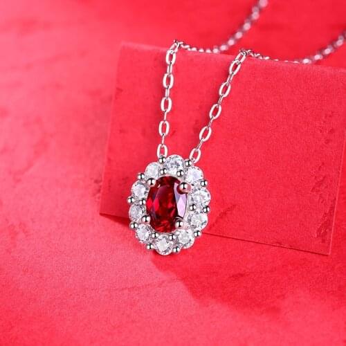 2021 Fashion Classic Luxurious Fashion Design Round Shape Synthetic Ruby Stone Pendant Necklace Anniversary Gift