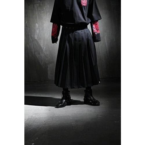 Big fashion mens new solid button 100 fold fashion skirt half skirt fashion youth fashion leisure personality