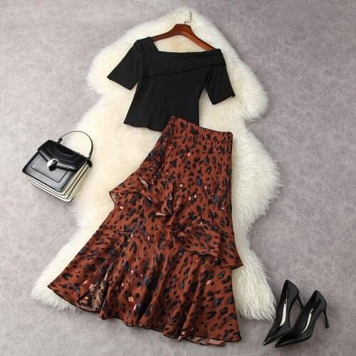 European and American womens wear for spring 2021 Short-sleeved knit T-shirt Leopard print skirt Fashion suits