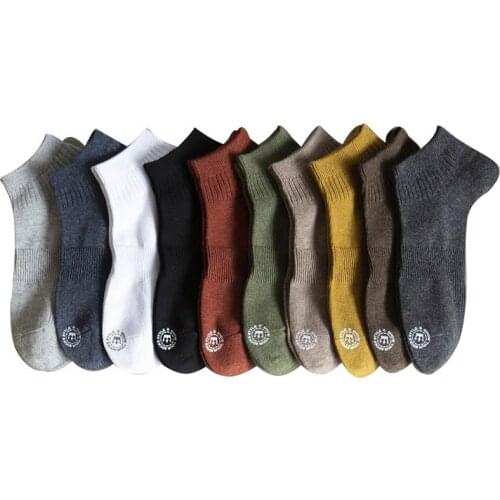 New Season Spring Man Fashion Athletic Cotton Knit Socks Cute Casual Solid Crew Socks