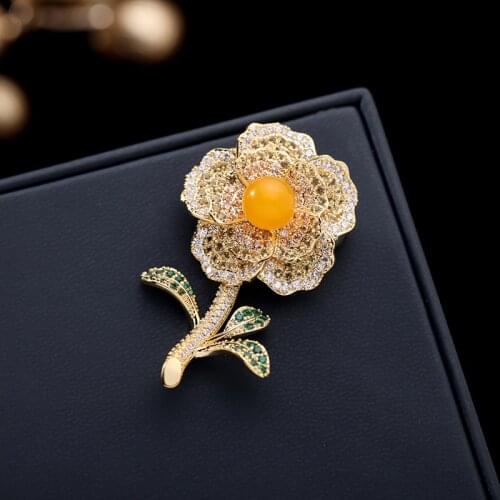 2021 Korea New Gold Flower Brooches for Women Coat Dress Accessories Female Full Zirconium Corsage Luxurious Pearl Broche Pin