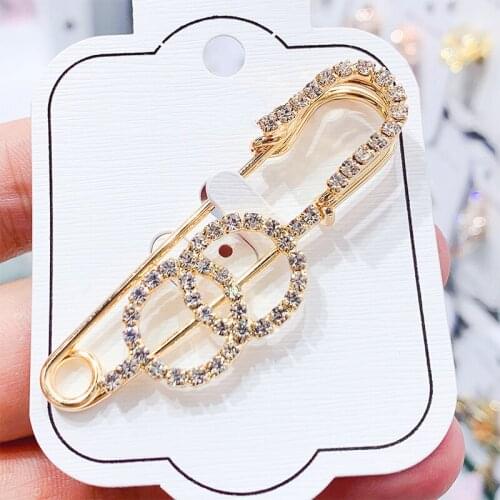 Cute Brooch Vintage Female Fashion Hijab Pins Women Rhinestone Geometric Star Heart Circle Brooches Clothing Decorative Jewelry