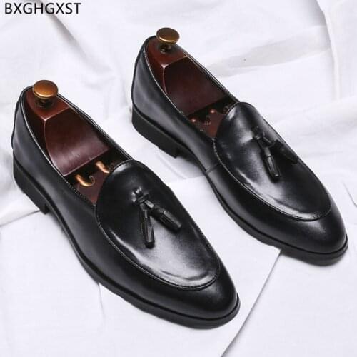 Black Leather Shoes Men Formal Mens Loafers Shoes Luxury Brand Dress Shoes for Men Office 2021 Tassel Chaussure De Homme Sapato