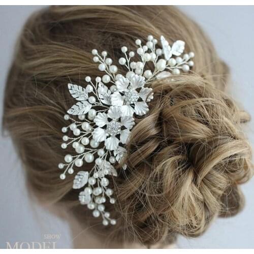 Bridal Tiara Hair Comb European and American Wedding Dress Accessories Pearl Tiara Handmade Flower Hair Comb Hair Comb