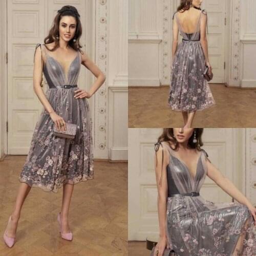 2020 Evening Dresses Sexy V Neck Backless Sleeveless Prom Gowns Backless Tea-Length A Line Special Occasion Dress