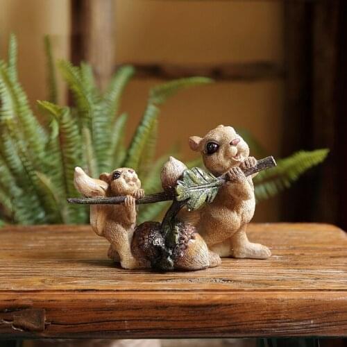 Forest Miniature Animal Sculpture Cute Little Squirrel Pine Cone Resin Statue Garden Courtyard Decoration Home Decor Accessories