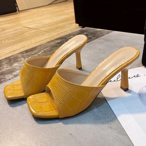 2021 Summer Vintage Slip-On Slippers Outside Fashion Heels Slippers Women Elegant Square Heels Sandals White Shoes For Women Hot