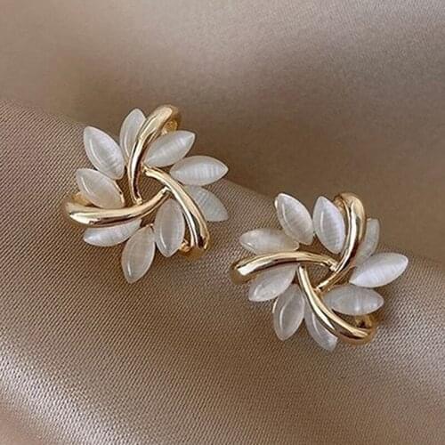 2021 Hot Elegant and Exquisite Opal Petal Circle Stud Earrings For Women Classic Jewelry Luxury Party Girls Unusual Earrings