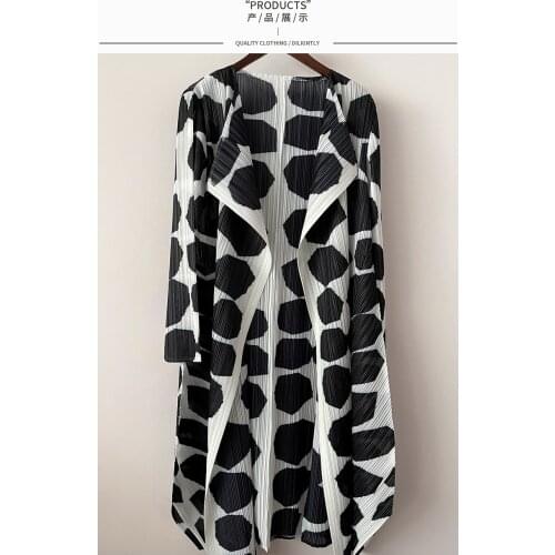HOT SELLING Miyake tuck turn-down collar outerwear pleated long sleeve geometric outerwear IN STOCK