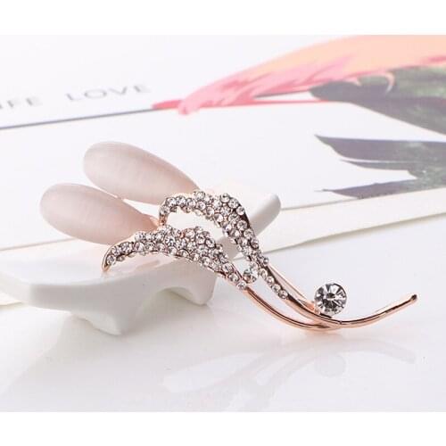 Women Brooches flower Opal Stone white New fashion jewelry diamond Brooch man lady coat pins Gift clothes decoration Hot