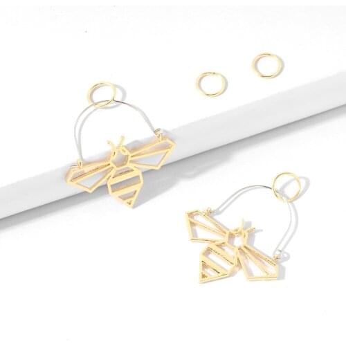 VG 6YM 2021 Fashion Gold Color Small Bee Pendant Earrings Cute Stereoscopic Insect Drop Earrings for Women Birthday Gifts