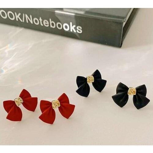 New Earrings high-end Hepburn bow earrings simple female small earrings cold wind temperament earrings