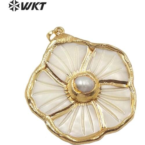 WT-JP171 WKT Natural Shell Pendant Flower Shape Shell And Pearl Pendant Gold Electroplated Women Fashion Pendant Jewelry Finding