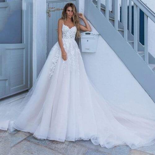 Robe de Mariage New Designer Lace Wedding Dresses 2021 Vintage Bride Dress Pearls Turkey Garden Wedding Gowns Customized