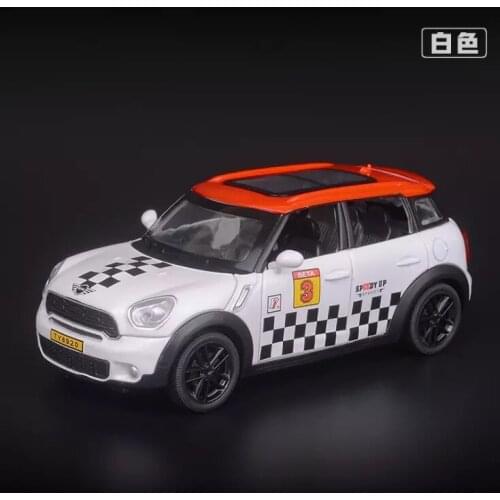 1: 32 Car Model Toy Mini Simulation Alloy Car Model Return Force Car 6 Open Door Acousto Optic Model Boy Gift White