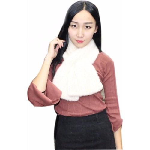 A short section of natural fur fashion ladies mink scarf