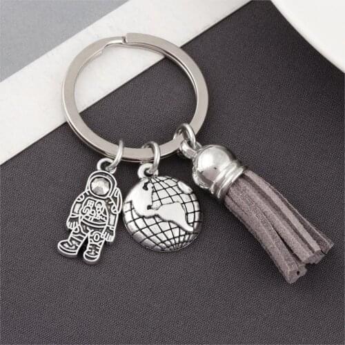 1Pc Space Exploration Astronaut Keychain World Map Pendant with Tassel Keyholder Handmade Metal Creative Jewelry E2580