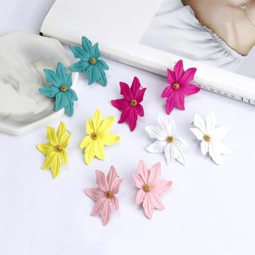 8Seasons Fashion Elegant Colorful Flower Earrings for Women Big Small Stud Earrings Statement Geometric Earings Jewelry,1Pair