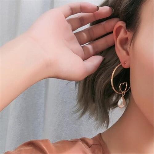 Korean Style Temperament Hollow Out Heart-Shaped Earrings C-Shaped Pearl Earrings Elegant Womens Girl Jewelry
