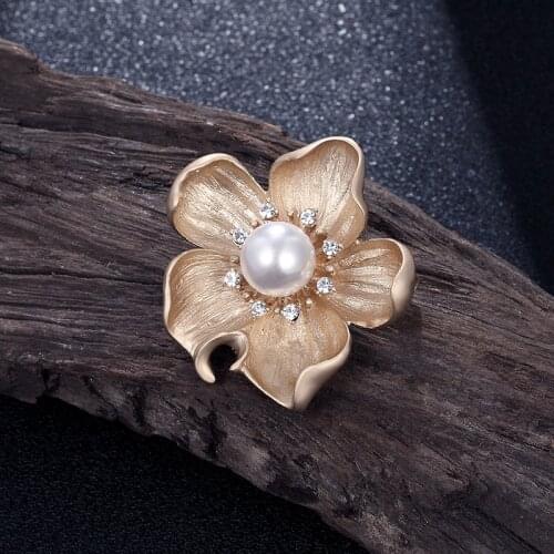 Hot fashion vintage flowers pearl brooch crystal Boutonniere for Women Wedding Flower Pin Coat Accessories Christmas lover Gift