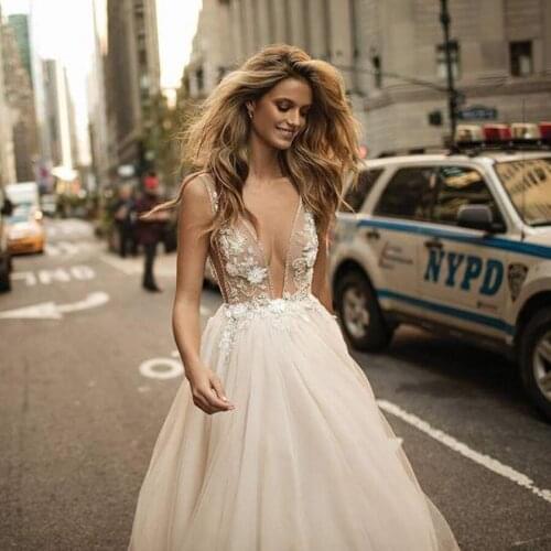 Spaghetti Straps See Through Beaded Bodice Champagne Wedding Dress V Neck Open Back Tulle Elegant Bridal Gowns