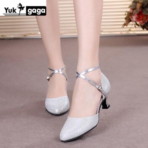 2019 Brand New Red Gold Silver Black Latin Dancing Shoes Womens Closed Toe Salsa Shoes Party Ballroom Dancing Shoes Low Heels