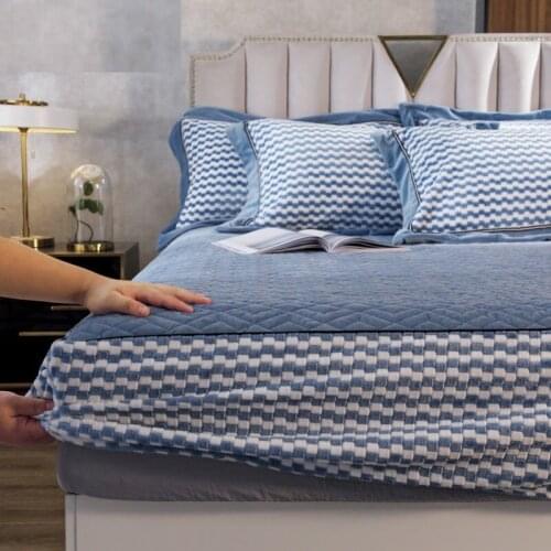 Thicken Velvet Quilted Mattress Cover Coral Fleece Yarn Dyed King Queen Size Pad Protector Cover Not Including Pillowcase