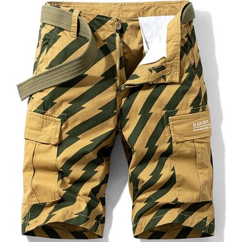 2021 Summer Fashion New Mens Casual Boutique Stripe Shorts / Mens Straight Knee Length Tooling Loose Shorts