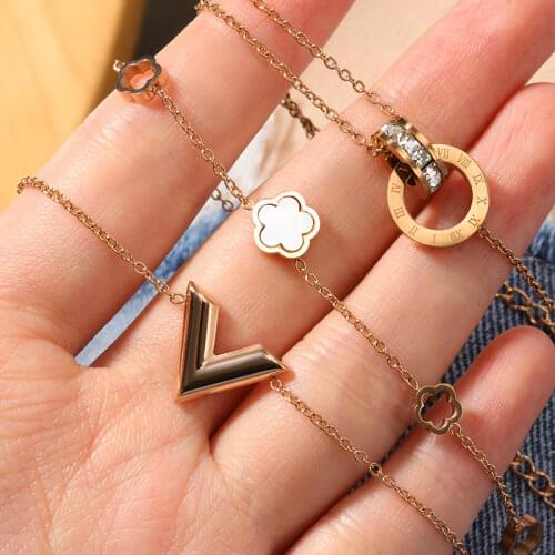 Stainless Steel Bracelets on Hand Luxury Gold Silver Roman Numeral V Shape Flower Chain Bracelet For Women 2021 New Jewelry Gift