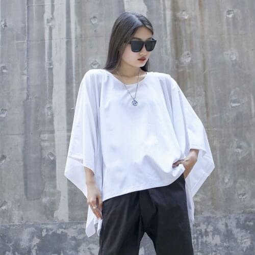 2021 summer new womens loose fitting batshirt Cape Cape large bat sleeve T-shirt hip hop personality