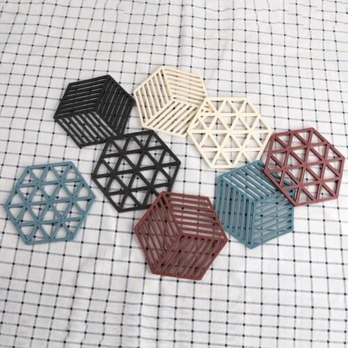 1pc Cup Holder Coaster Nordic Type Non-Slip Pot Holder Placemat Hollowed Out Design Heat Resistant Cup Holder Coasters Placemat