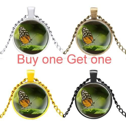 New Butterfly on Green Leaf Design Glass Dome Pendant Necklace Men Women Jewelry Accessories Gifts