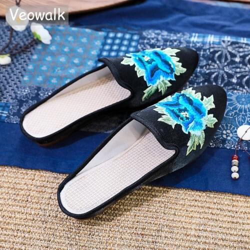 Veowalk Pointed Toe Women Cotton Fabric Flat Mules Slippers Floral Embroidered Summer Retro Elegant Ladies Comfort Slide Shoes