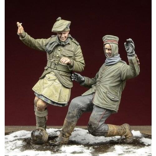 1/35 Resin Figures Model Kits WWII Football Christmas Truce 2 figure Unassambled Unpainted