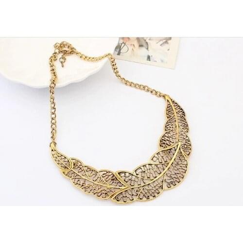 Fashion Retro Style Golden Alloy Hollow Leaf Necklace European And American Romantic Style Wild Temperament Lady Necklace