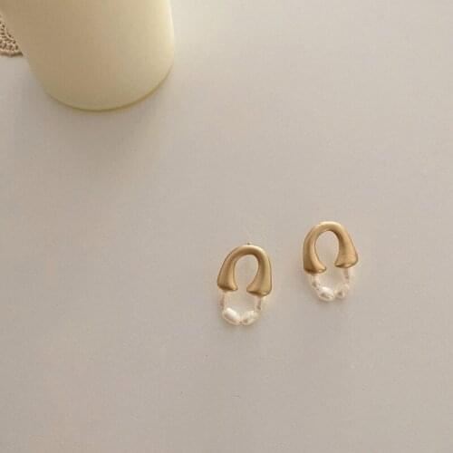 TARCLIY Vintage Geometric Pearl Earring Temperament Commuting Simple Metal Small Stud Earring Women Creative Party Jewelry 2021