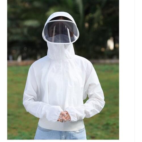 Sunscreen for female drivers to protect their skin from sunburn for Misubishi car