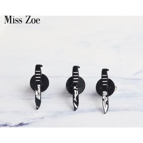 Black dagger sword Rose flower kissing lovers womens legs Enamel Pins dark brooch Badge Denim coat Jewelry Gifts for friend