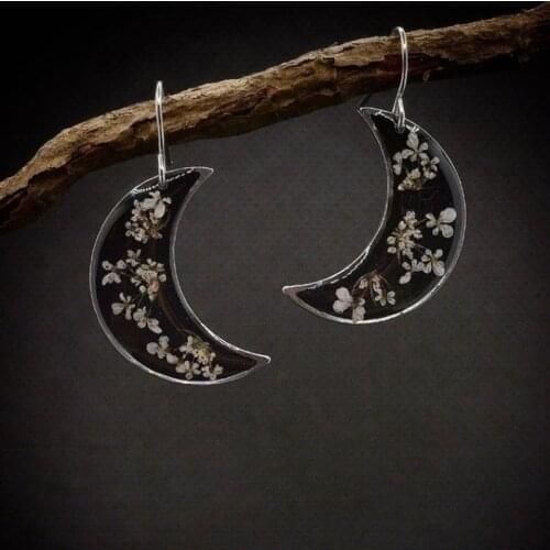 2021 Wholesale Moon Crescent Earrings with Pressed Flowers Resin Dried Floral Jewelry Boho Botanical Earrings Half Moon