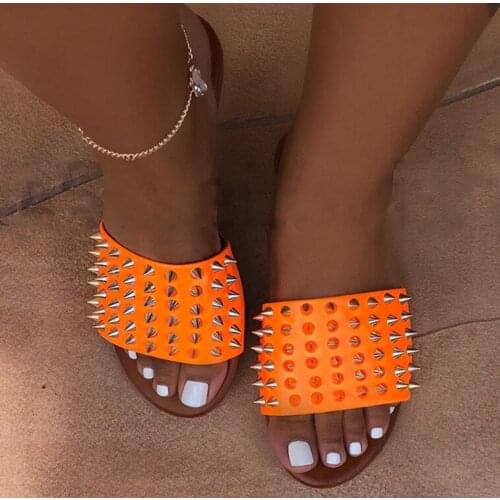 2021 Spring/Summer Pointed Rivets Leather Flat Non-slip Durable Outdoor Women Beach Sandals Casual Versatile Fashion Slippers