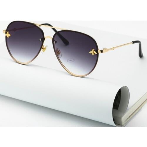 Brand Design 2021 Fashion Women Small Bee Sunglasses Colourful Rivet Glasses Female Male Outdoor Traveling Eyeglasses UV400 (2)