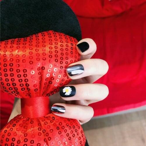 24pcs Fake Nails With Glue Black Silver Daisys Wear Short Paragraph Fashion Manicure Patch False Nails Wearable Nail Patch DL
