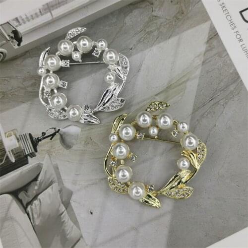 Contracted brooch Women Fayx Pearl circular corsage prevent exposed needle sweater scarves brooch pin