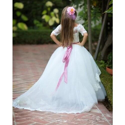 Cute Bateau White Flower Girls Dresses For Wedding With Sash Half Sleeves Lace Tulle Glitz Pageant Dresses