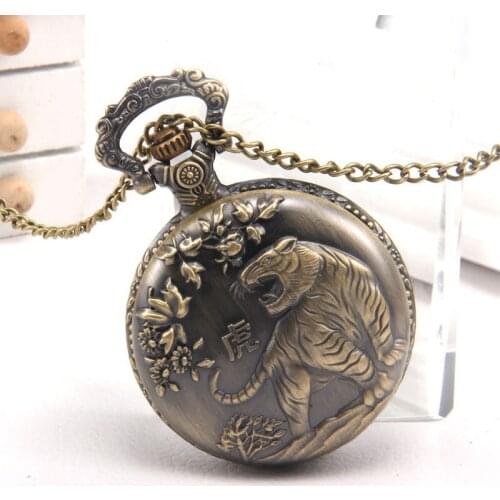 Zodiac Green Bronze Pocket Watch Antique 12 Zodiac Pocket Watch Retro Three-dimensional Engraving Animal Decoration Quartz Watch