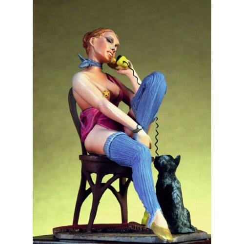 New Unassembled 1/22 80mm pretty girl with phone 80mm figure Resin Kit DIY Toys Unpainted kits