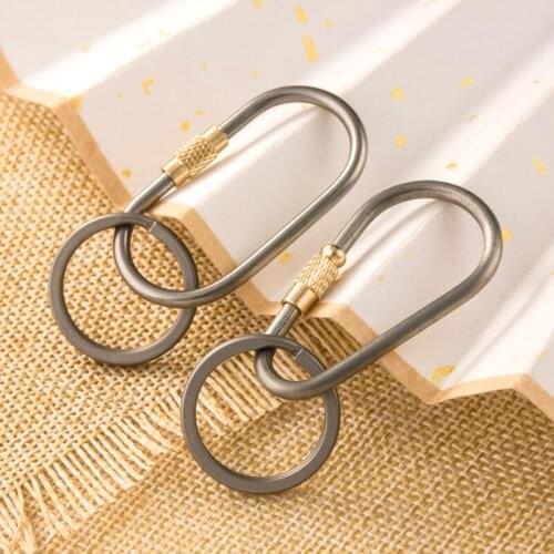 Titanium alloy car keychain round buckle lightweight titanium alloy Climbing Hook keychain keychain Man Gift Auto Accessories